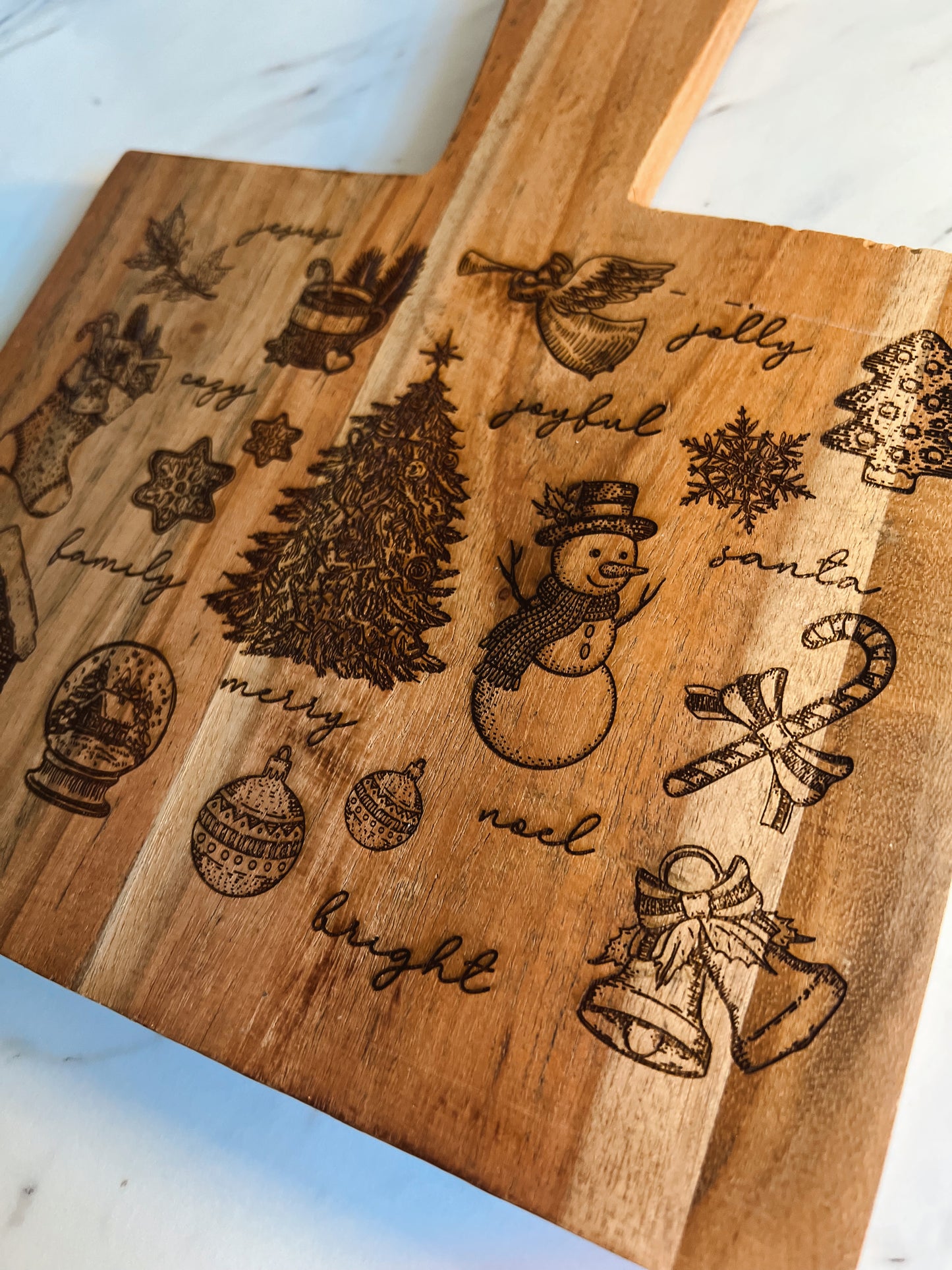 ACACIA ENGRAVED CUTTING BOARD
